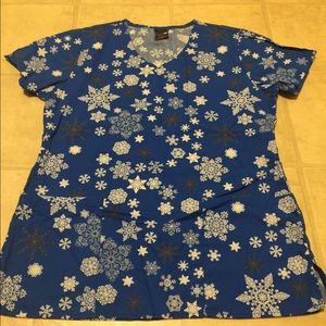 Like new snowflake scrub top